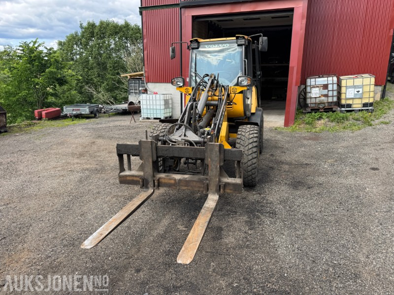 2017 Volvo L25 H S Hjullaster - 4 funksjon - Pallegafler og 2 skuffer - Chargeuse sur pneus: photos 2 2017 Volvo L25 H S Hjullaster - 4 funksjon - Pallegafler og 2 skuffer - Chargeuse sur pneus: photos 2
