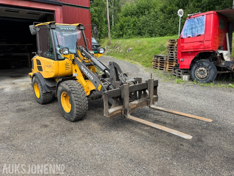 2017 Volvo L25 H S Hjullaster - 4 funksjon - Pallegafler og 2 skuffer - Chargeuse sur pneus: photos 3 2017 Volvo L25 H S Hjullaster - 4 funksjon - Pallegafler og 2 skuffer - Chargeuse sur pneus: photos 3