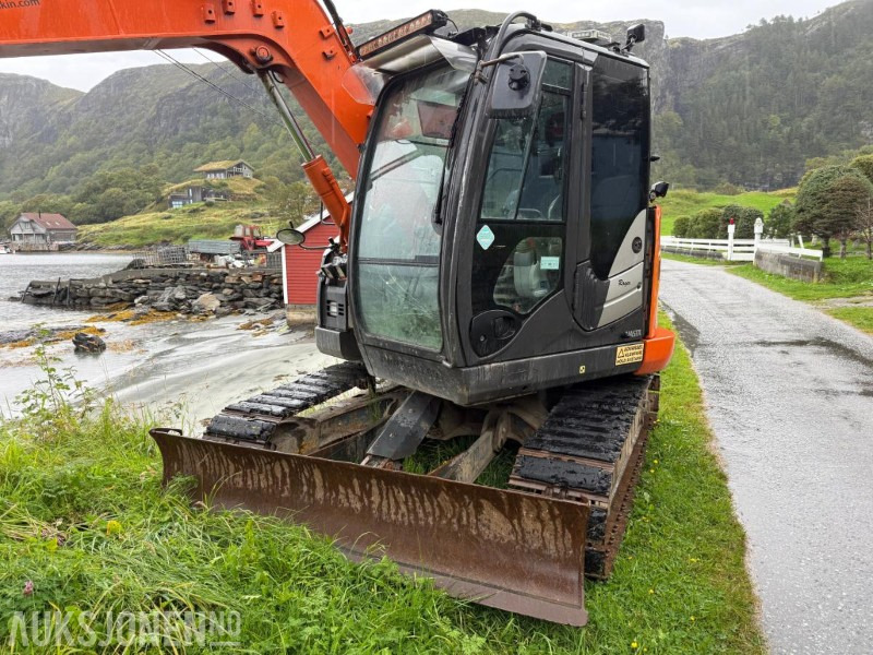 2018 Hitachi ZX85US-5A - Gravemaskin - Tiltrotator - Skjær - Pusseskuff - Lyspakke - Kort hekk - 6 909 timer - Pelle: photos 2 2018 Hitachi ZX85US-5A - Gravemaskin - Tiltrotator - Skjær - Pusseskuff - Lyspakke - Kort hekk - 6 909 timer - Pelle: photos 2