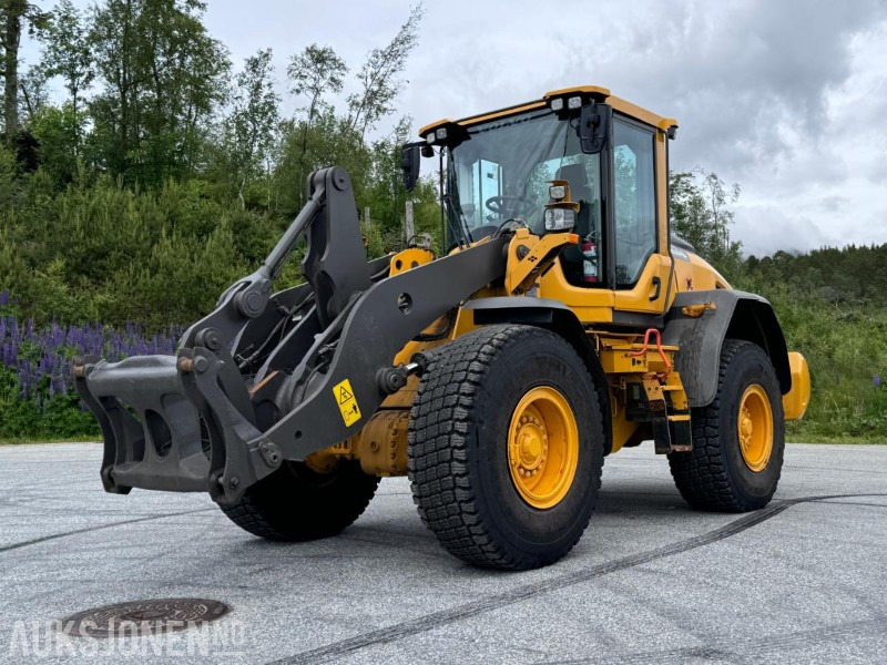 2018 Volvo L90H Hjullaster - Sentralsmøring - Hydraulisk redskapslås - Tilleggshydraulikk - Sertifiseres før salg - Chargeuse sur pneus: photos 1 2018 Volvo L90H Hjullaster - Sentralsmøring - Hydraulisk redskapslås - Tilleggshydraulikk - Sertifiseres før salg - Chargeuse sur pneus: photos 1