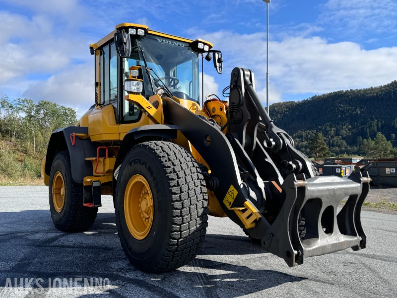 2018 Volvo L90H Hjullaster - Sentralsmøring - Hydraulisk redskapslås - Tilleggshydraulikk - Sertifisert - Chargeuse sur pneus: photos 3 2018 Volvo L90H Hjullaster - Sentralsmøring - Hydraulisk redskapslås - Tilleggshydraulikk - Sertifisert - Chargeuse sur pneus: photos 3