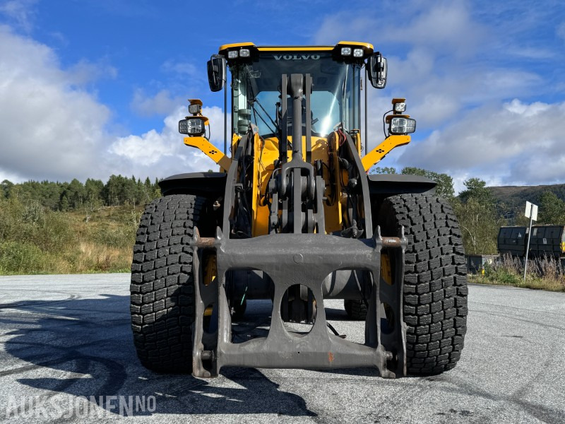 2018 Volvo L90H Hjullaster - Sentralsmøring - Hydraulisk redskapslås - Tilleggshydraulikk - Sertifisert - Chargeuse sur pneus: photos 2 2018 Volvo L90H Hjullaster - Sentralsmøring - Hydraulisk redskapslås - Tilleggshydraulikk - Sertifisert - Chargeuse sur pneus: photos 2