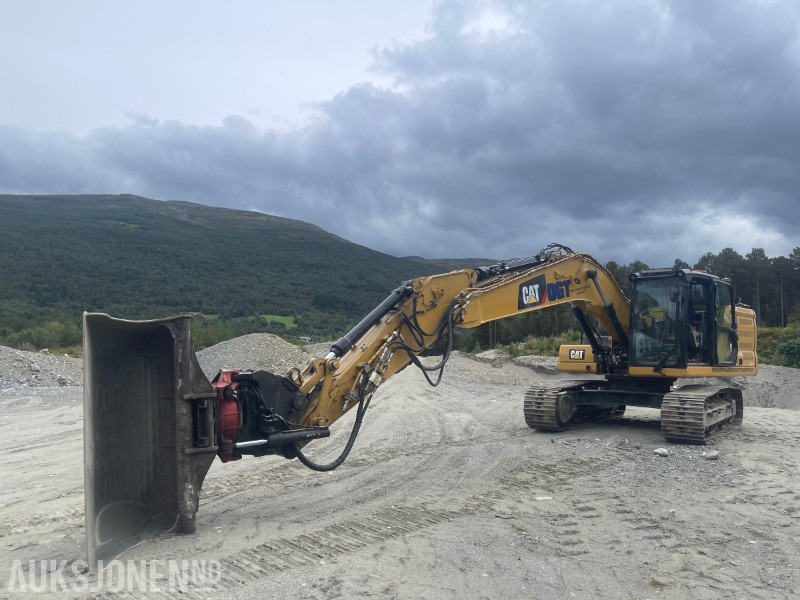 2019 Cat 323 Beltegraver med maskinstyring, rototilt, ripper og 3 skuffer - Pelle: photos 2 2019 Cat 323 Beltegraver med maskinstyring, rototilt, ripper og 3 skuffer - Pelle: photos 2