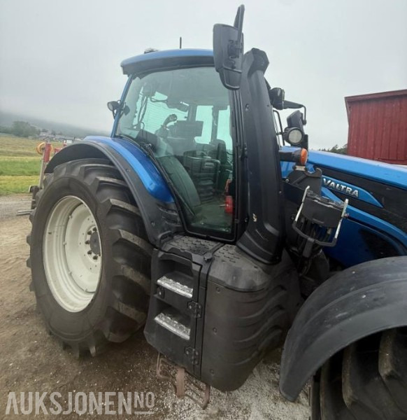 2020 Traktor - Valtra N174 med Ducker 700 klippepanne og frontlaster - Tracteur agricole: photos 2 2020 Traktor - Valtra N174 med Ducker 700 klippepanne og frontlaster - Tracteur agricole: photos 2