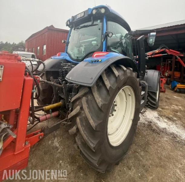 2020 Traktor - Valtra N174 med Ducker 700 klippepanne og frontlaster - Tracteur agricole: photos 5 2020 Traktor - Valtra N174 med Ducker 700 klippepanne og frontlaster - Tracteur agricole: photos 5