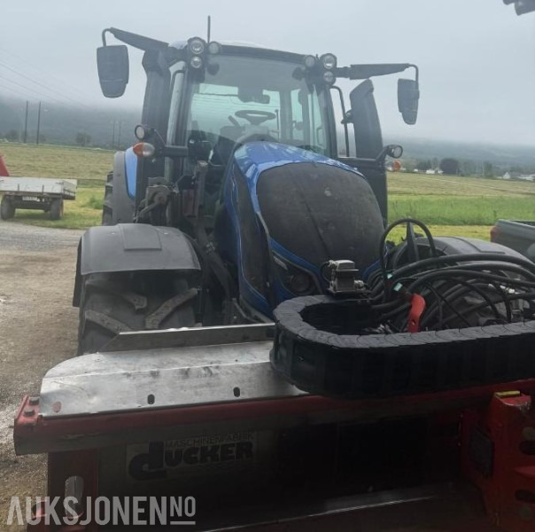 2020 Traktor - Valtra N174 med Ducker 700 klippepanne og frontlaster - Tracteur agricole: photos 4 2020 Traktor - Valtra N174 med Ducker 700 klippepanne og frontlaster - Tracteur agricole: photos 4