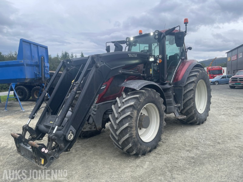 2020 Valtra T254 Versu Traktor med frontlaster landbruksdekk/vinterdekk, 50 km/t Eu-godkjent til 26 - Tracteur agricole: photos 1 2020 Valtra T254 Versu Traktor med frontlaster landbruksdekk/vinterdekk, 50 km/t Eu-godkjent til 26 - Tracteur agricole: photos 1