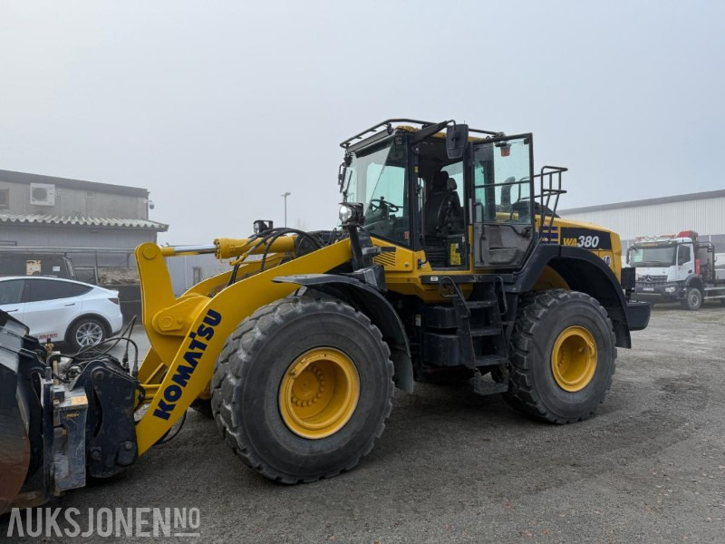 2022 Komatsu WA380-8E0 hjullaster – 2 150,9 timer, Hydr. pallegaffel og skuffe - Chargeuse sur pneus: photos 2 2022 Komatsu WA380-8E0 hjullaster – 2 150,9 timer, Hydr. pallegaffel og skuffe - Chargeuse sur pneus: photos 2