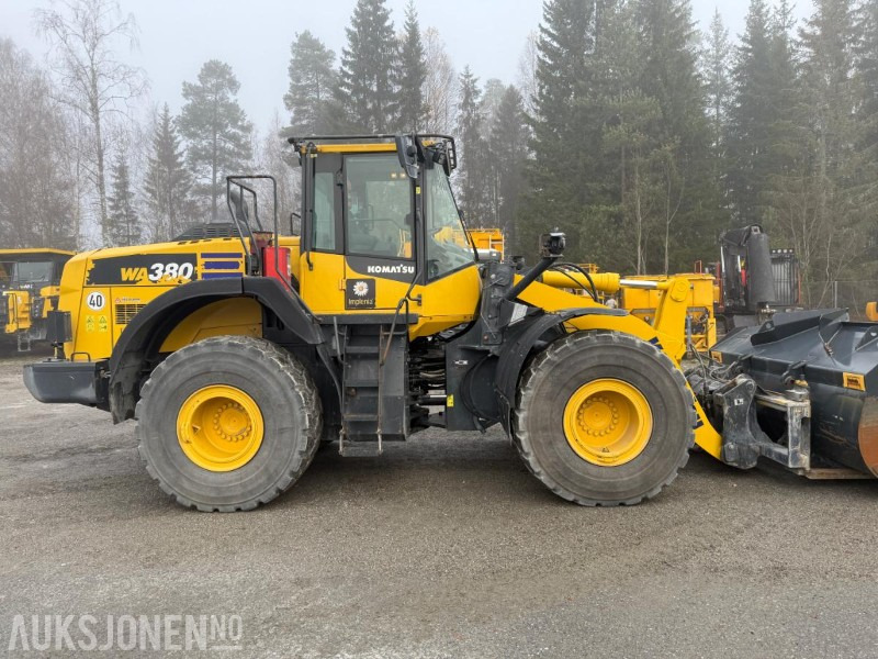 2022 Komatsu WA380-8E0 hjullaster – 2 150,9 timer, Hydr. pallegaffel og skuffe - Chargeuse sur pneus: photos 5 2022 Komatsu WA380-8E0 hjullaster – 2 150,9 timer, Hydr. pallegaffel og skuffe - Chargeuse sur pneus: photos 5