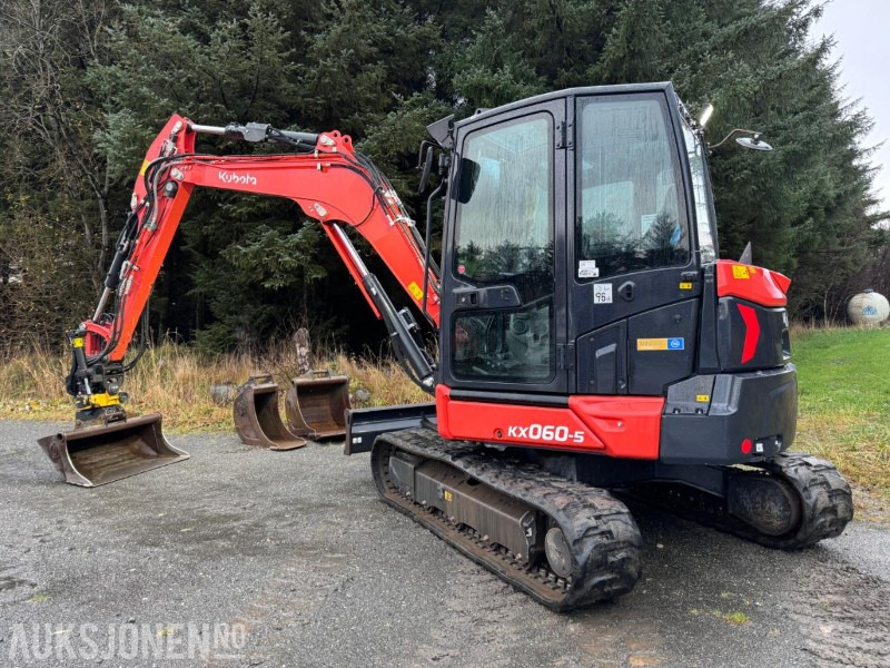2022 Kubota KX060-5 - 5 tonns gravemaskin med gummibelter - Tiltrotator - Sentralsmøring - Bunkringspumpe og 3 skuffer - Pelle: photos 3 2022 Kubota KX060-5 - 5 tonns gravemaskin med gummibelter - Tiltrotator - Sentralsmøring - Bunkringspumpe og 3 skuffer - Pelle: photos 3