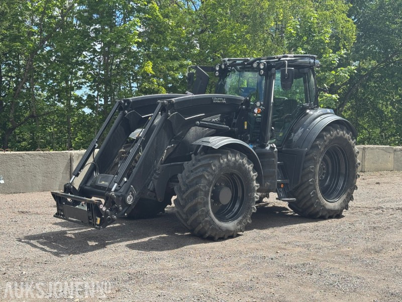2023 Valtra T235 - Unlimited Black Edition - Traktor - Frontlaster - Tracteur agricole: photos 1 2023 Valtra T235 - Unlimited Black Edition - Traktor - Frontlaster - Tracteur agricole: photos 1