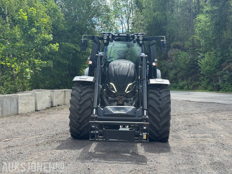2023 Valtra T235 - Unlimited Black Edition - Traktor - Frontlaster - Tracteur agricole: photos 2 2023 Valtra T235 - Unlimited Black Edition - Traktor - Frontlaster - Tracteur agricole: photos 2