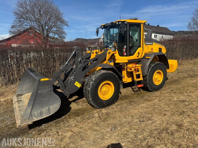 2024 Volvo L70H2 HJULLASTER MED SKUFFE, SETRALSMØRING, VEKT +++ KUN400 TIMER - Chargeuse sur pneus: photos 1 2024 Volvo L70H2 HJULLASTER MED SKUFFE, SETRALSMØRING, VEKT +++ KUN400 TIMER - Chargeuse sur pneus: photos 1