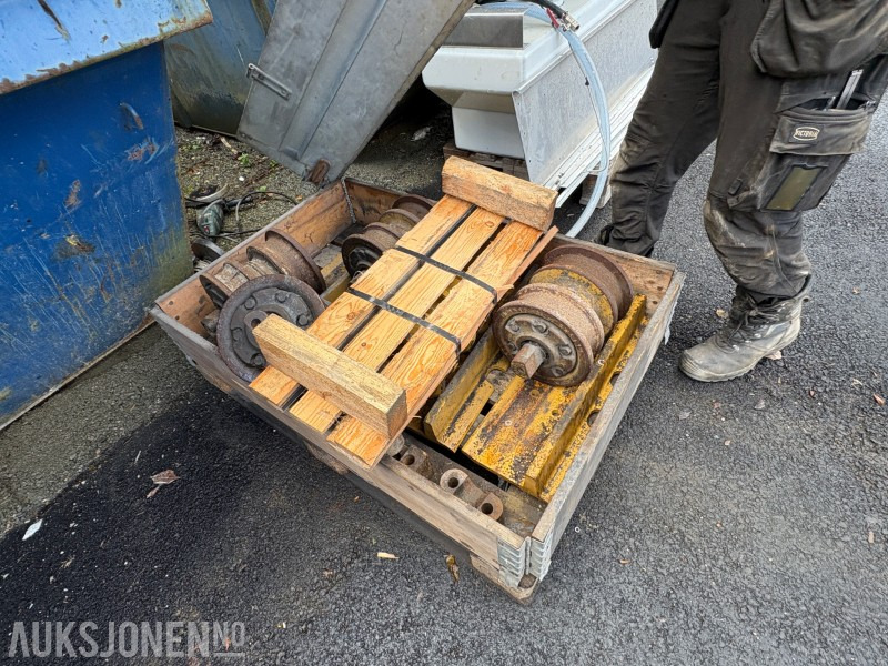 1986 Cat Belteruller og belteplater for D7H - Accessoire pour Engins de chantier: photos 1 1986 Cat Belteruller og belteplater for D7H - Accessoire pour Engins de chantier: photos 1
