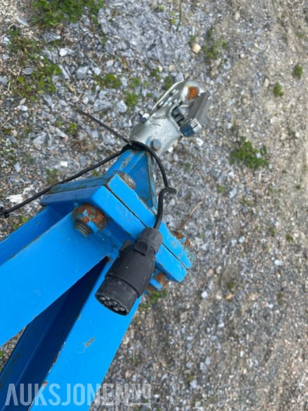 1989 Vanntank Godkjent for Drikkevann på 3000 Liter - Accessoire pour Engins de chantier: photos 3 1989 Vanntank Godkjent for Drikkevann på 3000 Liter - Accessoire pour Engins de chantier: photos 3