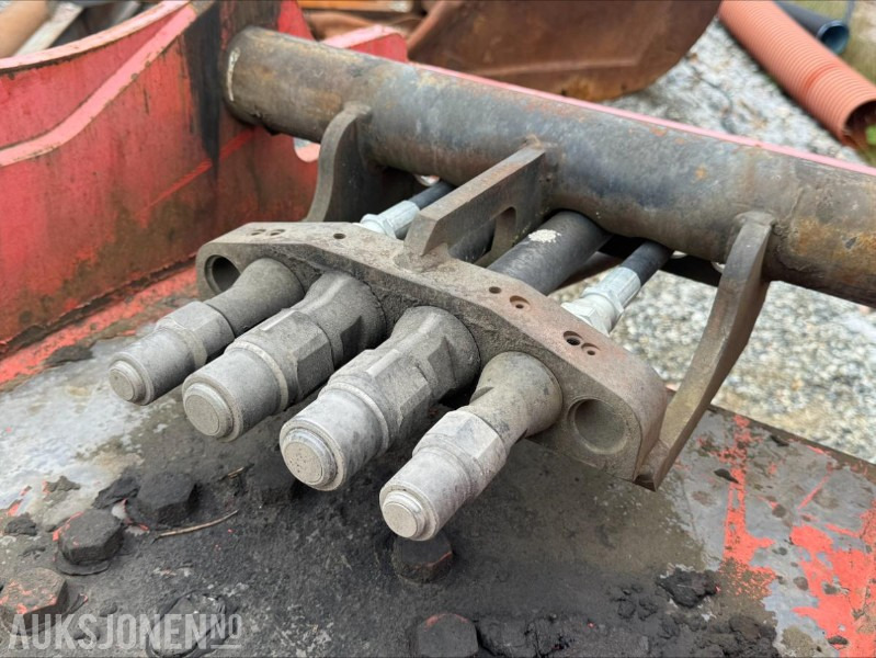 2016 NPK C-8CR Hydraulisk vibroplate / S80 - Accessoire pour Engins de chantier: photos 4 2016 NPK C-8CR Hydraulisk vibroplate / S80 - Accessoire pour Engins de chantier: photos 4
