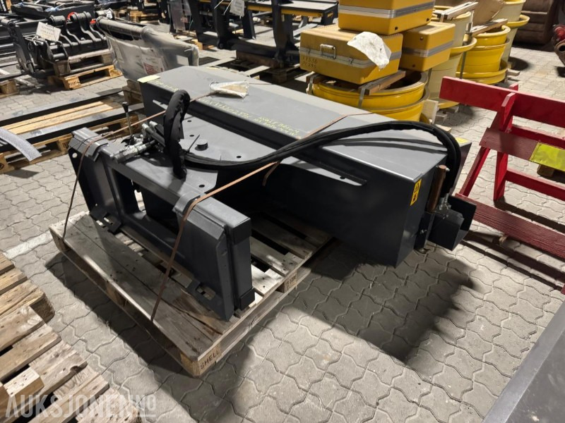 2018 Manitou Hyd Angeled Broom - Hydraulisk sving kost - Accessoire pour Engins de chantier: photos 5 2018 Manitou Hyd Angeled Broom - Hydraulisk sving kost - Accessoire pour Engins de chantier: photos 5