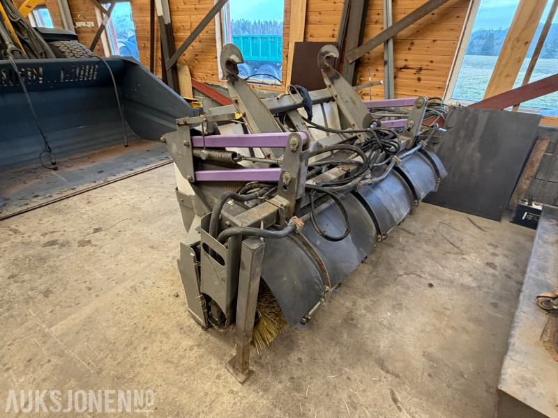 Holms 300/2,2 feiekost med vanntank MED BM FESTE - Accessoire pour Engins de chantier: photos 3 Holms 300/2,2 feiekost med vanntank MED BM FESTE - Accessoire pour Engins de chantier: photos 3