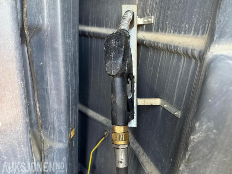 Kingspan 5000 L Dieseltank M/telleverk og slange - Accessoire pour Engins de chantier: photos 4 Kingspan 5000 L Dieseltank M/telleverk og slange - Accessoire pour Engins de chantier: photos 4