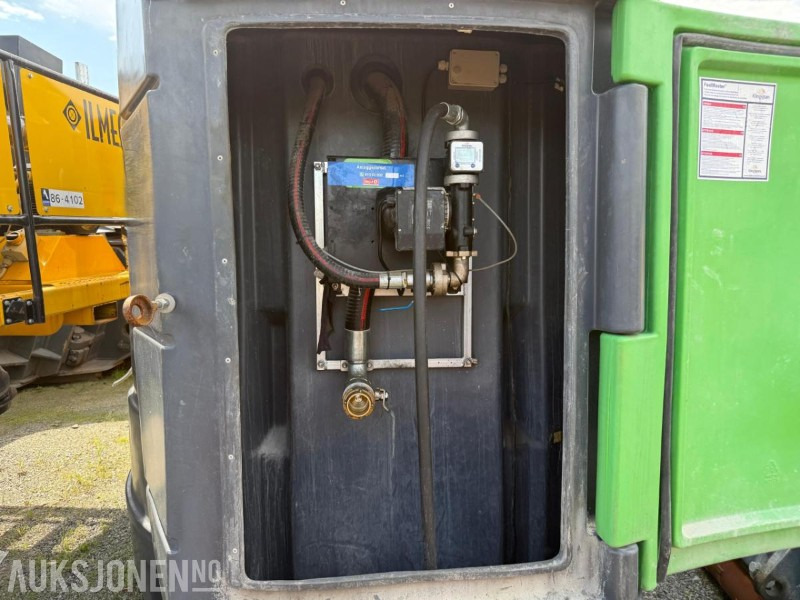 Kingspan 5000 L Dieseltank M/telleverk og slange - Accessoire pour Engins de chantier: photos 2 Kingspan 5000 L Dieseltank M/telleverk og slange - Accessoire pour Engins de chantier: photos 2