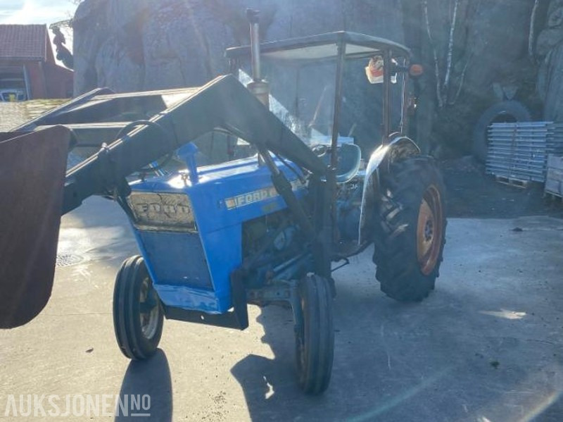 Ford 2000 TRAKTOR MED LASTER SKUFFE KRAFTUTTAK OG 3 PUNKT - Tracteur agricole: photos 2 Ford 2000 TRAKTOR MED LASTER SKUFFE KRAFTUTTAK OG 3 PUNKT - Tracteur agricole: photos 2