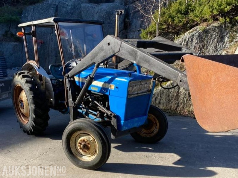 Ford 2000 TRAKTOR MED LASTER SKUFFE KRAFTUTTAK OG 3 PUNKT - Tracteur agricole: photos 1 Ford 2000 TRAKTOR MED LASTER SKUFFE KRAFTUTTAK OG 3 PUNKT - Tracteur agricole: photos 1