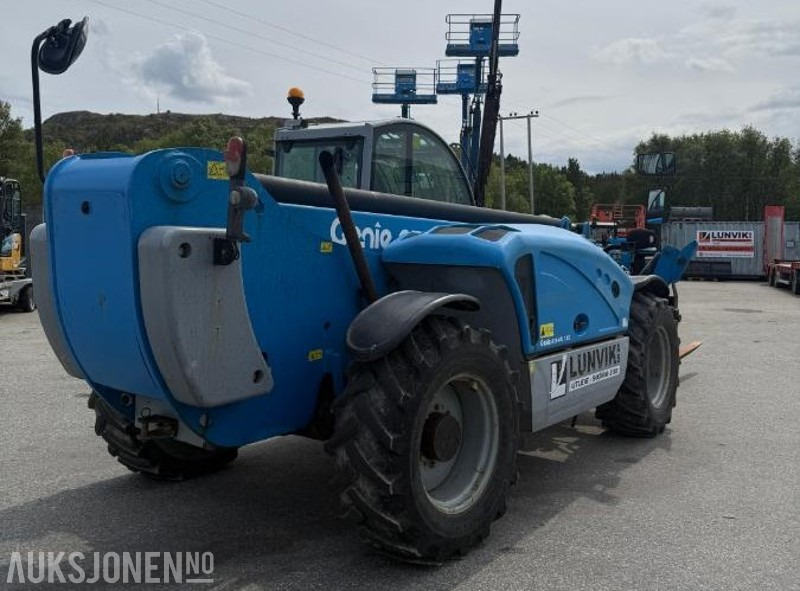 Genie GTH-4017 SX - Teleskoptruck - 4x4 med firehjulssving - Skuffe og pallegafler med hydraulisk bredding - Chariot télescopique: photos 4 Genie GTH-4017 SX - Teleskoptruck - 4x4 med firehjulssving - Skuffe og pallegafler med hydraulisk bredding - Chariot télescopique: photos 4