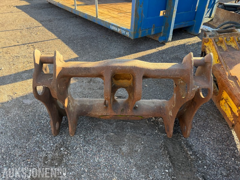 Hydraulisk Hurtigfeste til Volvo L90 - Matériel de chantier: photos 2 Hydraulisk Hurtigfeste til Volvo L90 - Matériel de chantier: photos 2