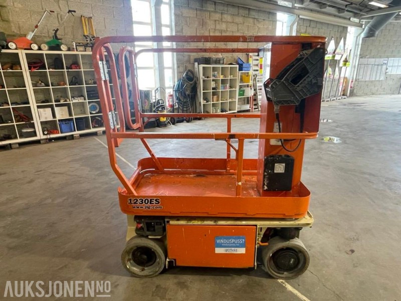 JLG 1230ES - 5,5m Mastelift. 2181 timer. - Nacelle: photos 4 JLG 1230ES - 5,5m Mastelift. 2181 timer. - Nacelle: photos 4