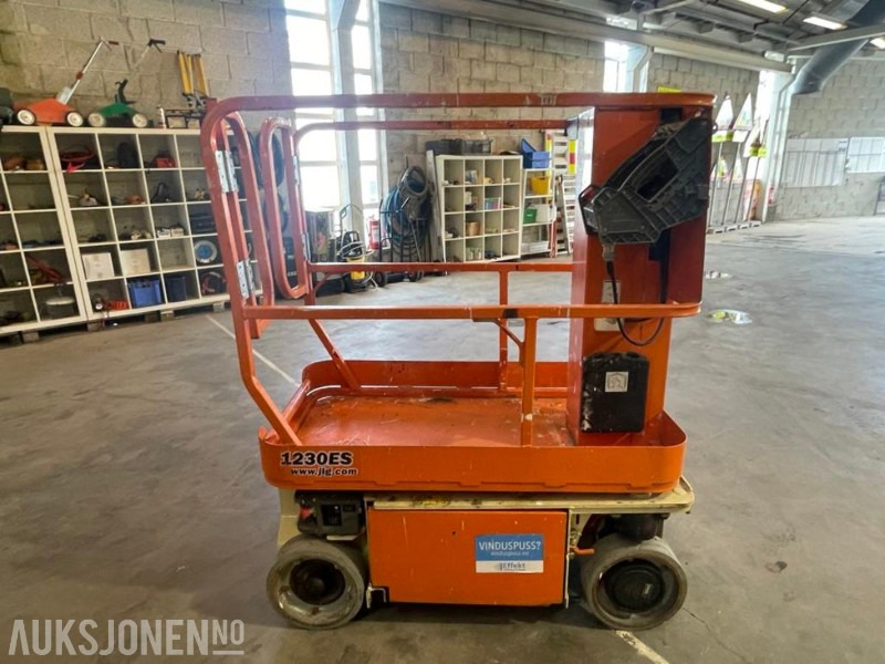 JLG 1230ES - 5,5m Mastelift. 2181 timer. - Nacelle: photos 3 JLG 1230ES - 5,5m Mastelift. 2181 timer. - Nacelle: photos 3