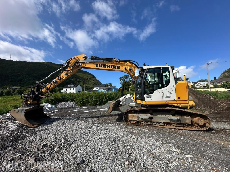 Liebherr R914 STD Compact Litronic Beltegraver - 2932 Timer - Sentralsmøring - Novatron 3D GPS - Kamera - 4 Skuffer - Pelle: photos 2 Liebherr R914 STD Compact Litronic Beltegraver - 2932 Timer - Sentralsmøring - Novatron 3D GPS - Kamera - 4 Skuffer - Pelle: photos 2
