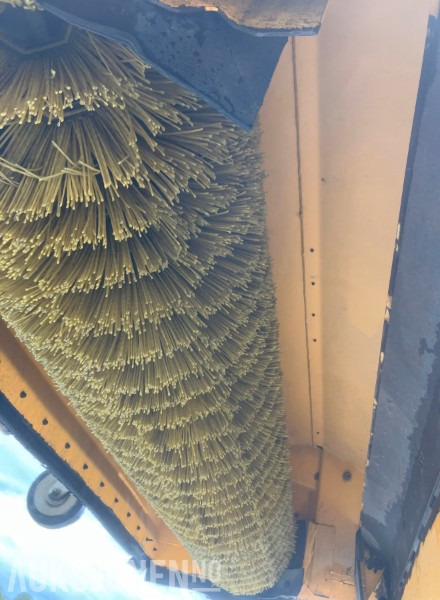 2016 Vama EHK 2200 Feiemaskin / Feiekost med oppsamler og sidekost - Euro feste og styreenhet - Machine agricole: photos 3 2016 Vama EHK 2200 Feiemaskin / Feiekost med oppsamler og sidekost - Euro feste og styreenhet - Machine agricole: photos 3