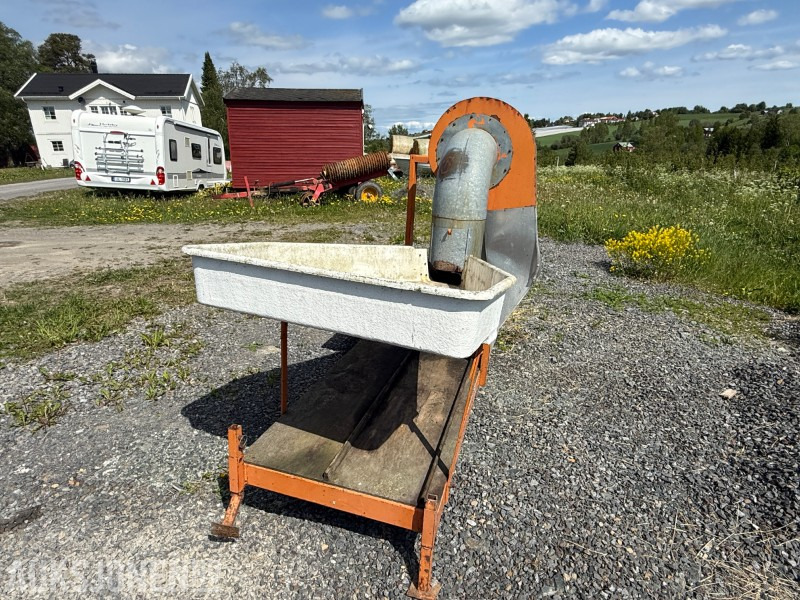 Bærrensker til traktor - brukt til solbær - Machine agricole: photos 3 Bærrensker til traktor - brukt til solbær - Machine agricole: photos 3