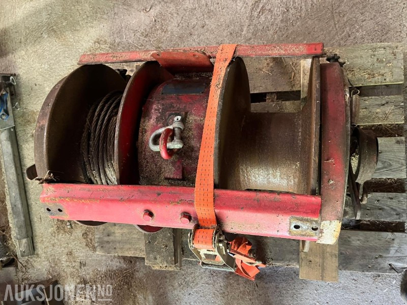 Igland vinsjpakke - 8000 og 4002 - Machine agricole: photos 2 Igland vinsjpakke - 8000 og 4002 - Machine agricole: photos 2