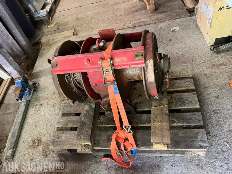 Igland vinsjpakke - 8000 og 4002 - Machine agricole: photos 1 Igland vinsjpakke - 8000 og 4002 - Machine agricole: photos 1