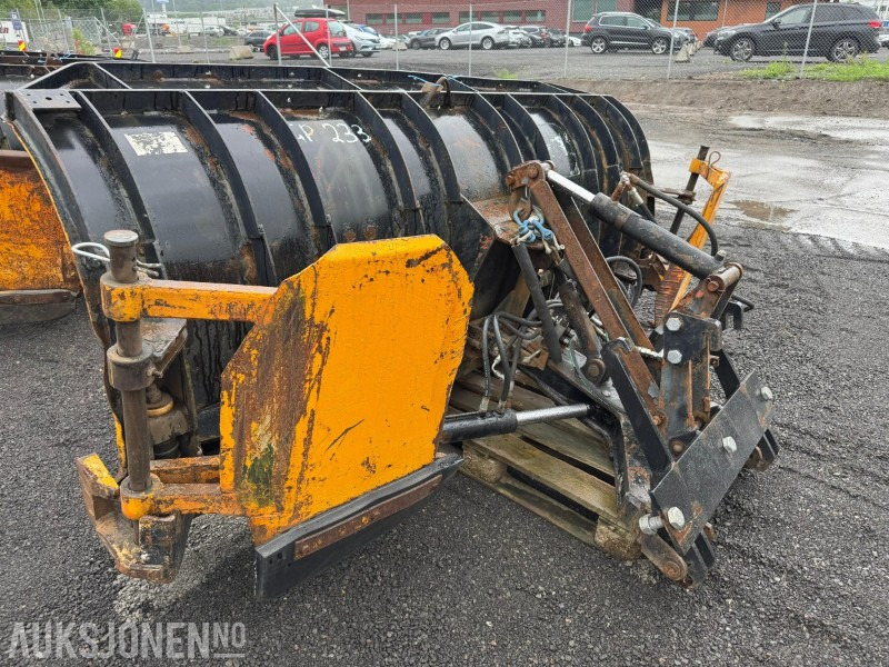 Tellefsdal K-blade 2700 | hydraulisk brøyteskjær med dobbel ving - Machine agricole: photos 4 Tellefsdal K-blade 2700 | hydraulisk brøyteskjær med dobbel ving - Machine agricole: photos 4