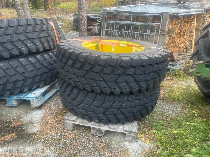 Traktorhjul - Nokian Tri 2, 4 stk -hvorav 2 framhjul, og 2 bakhjul - Machine agricole: photos 1 Traktorhjul - Nokian Tri 2, 4 stk -hvorav 2 framhjul, og 2 bakhjul - Machine agricole: photos 1