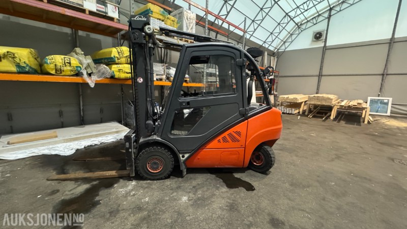 2010 Linde H25D truck - 30kW - 8337 timer - Aircondition - Setevarme - Matériel de manutention: photos 1 2010 Linde H25D truck - 30kW - 8337 timer - Aircondition - Setevarme - Matériel de manutention: photos 1