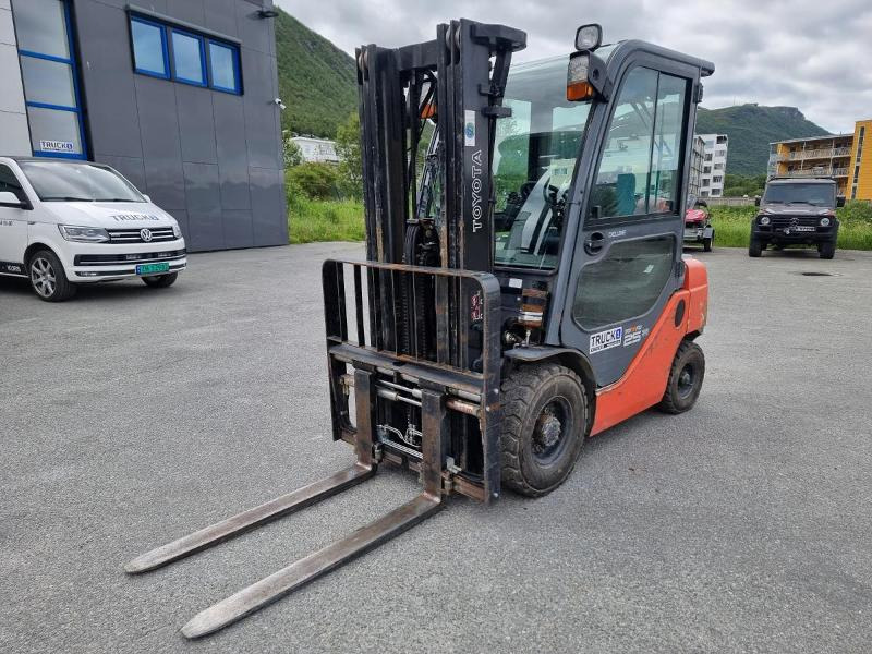 2010 Toyota 2010 Toyota 02-8FGF25 - 2,5 tonns propantruck - 4,7 m løftehøyde - Matériel de manutention: photos 1 2010 Toyota 2010 Toyota 02-8FGF25 - 2,5 tonns propantruck - 4,7 m løftehøyde - Matériel de manutention: photos 1