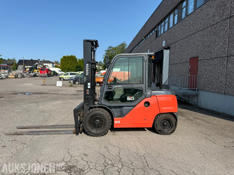 2019 Toyota 40-8FD45N Dieselmotvektstruck - KUN 1120 timer - Matériel de manutention: photos 1 2019 Toyota 40-8FD45N Dieselmotvektstruck - KUN 1120 timer - Matériel de manutention: photos 1