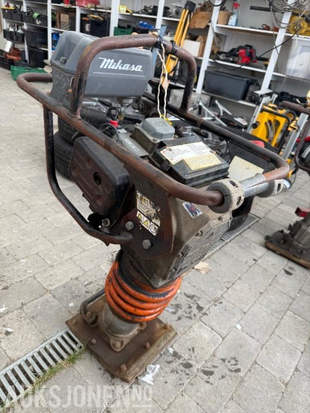Mikasa MT-72Fw - Stamper - Compacteur: photos 4 Mikasa MT-72Fw - Stamper - Compacteur: photos 4