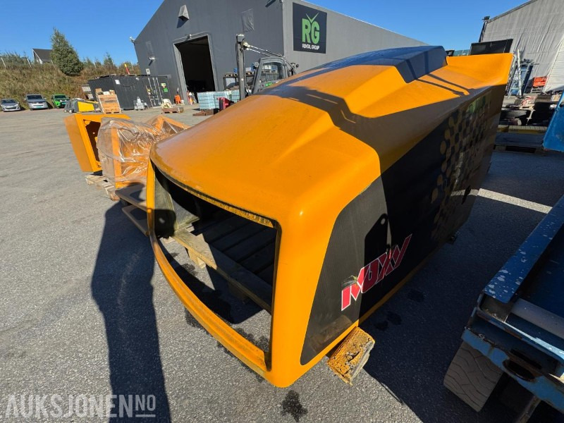 Moxy MT41 panser og side kasser med lokk. - Matériel de chantier: photos 2 Moxy MT41 panser og side kasser med lokk. - Matériel de chantier: photos 2