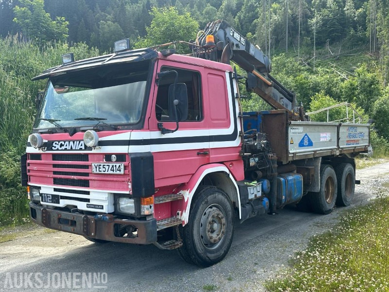 Scania P112H - Intercooler - 6X2 - Fastmontert kran med uttrekk og kurv - Tipp kasse - Camion grue: photos 1 Scania P112H - Intercooler - 6X2 - Fastmontert kran med uttrekk og kurv - Tipp kasse - Camion grue: photos 1