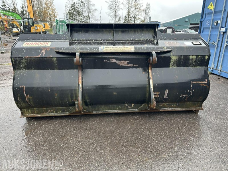 UFO Lasteskuff 2500L BM-feste - Matériel de chantier: photos 5 UFO Lasteskuff 2500L BM-feste - Matériel de chantier: photos 5