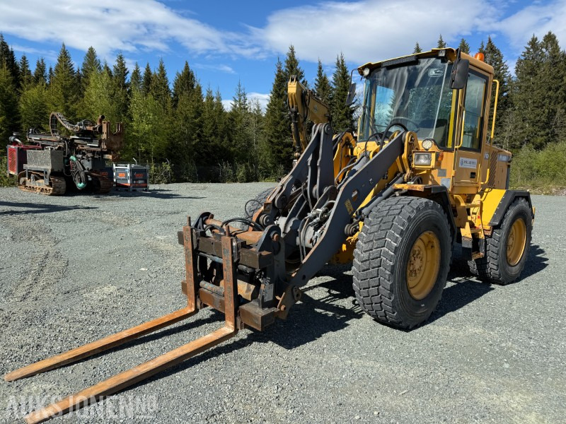 VOLVO L50D Hjullaster m/ pallegaffel og ny skuff - Chargeuse sur pneus: photos 1 VOLVO L50D Hjullaster m/ pallegaffel og ny skuff - Chargeuse sur pneus: photos 1