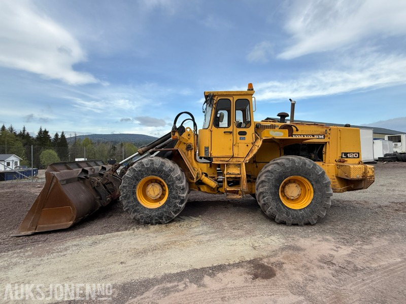 Volvo L120 Hjullaster - 4x4 - Gjerstad 2900L skuff - Nylig byttet dekk - Vekt montert - Chargeuse sur pneus: photos 3 Volvo L120 Hjullaster - 4x4 - Gjerstad 2900L skuff - Nylig byttet dekk - Vekt montert - Chargeuse sur pneus: photos 3