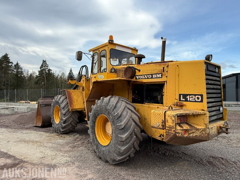 Volvo L120 Hjullaster - 4x4 - Gjerstad 2900L skuff - Nylig byttet dekk - Vekt montert - Chargeuse sur pneus: photos 4 Volvo L120 Hjullaster - 4x4 - Gjerstad 2900L skuff - Nylig byttet dekk - Vekt montert - Chargeuse sur pneus: photos 4