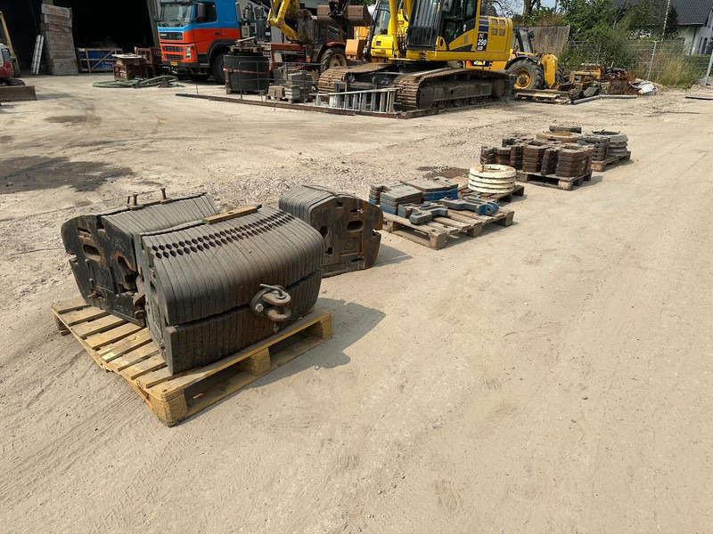 Fiat Gewichten Front weights / Wheel weights - Tracteur agricole: photos 1 Fiat Gewichten Front weights / Wheel weights - Tracteur agricole: photos 1