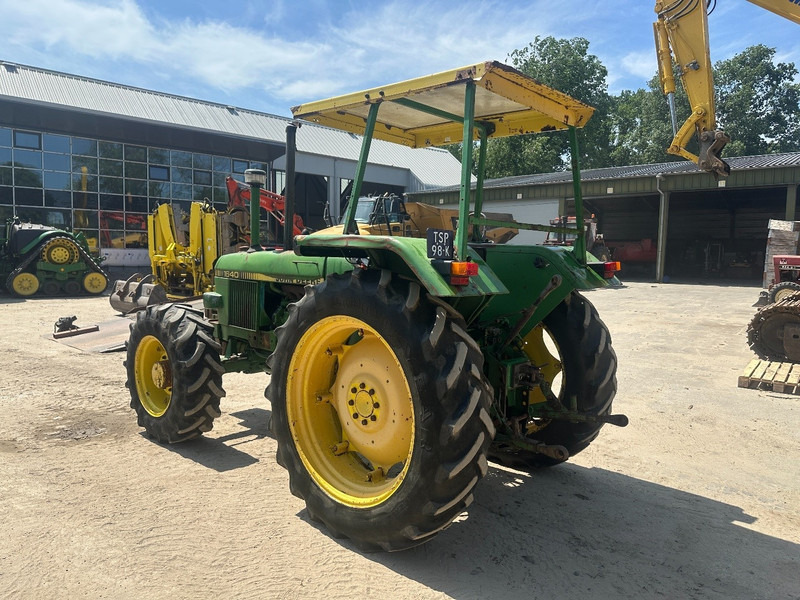 John Deere 1640 4x4 - Tracteur enjambeur: photos 5 John Deere 1640 4x4 - Tracteur enjambeur: photos 5
