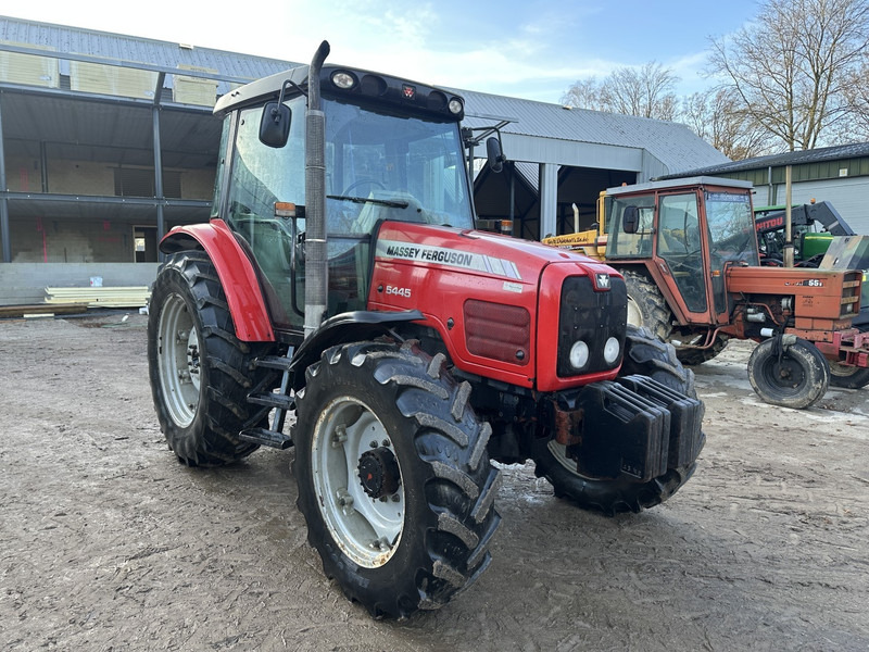 Massey Ferguson 5445 - Tracteur agricole: photos 5 Massey Ferguson 5445 - Tracteur agricole: photos 5